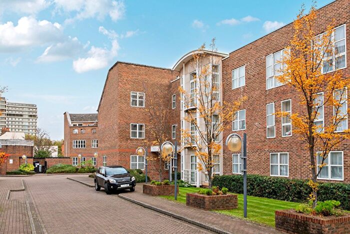 2 Bedroom Flat To Rent In Manbre Road, Hammersmith, London, W6