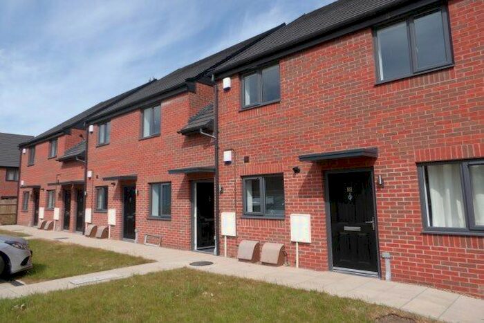 2 Bedroom Flat To Rent In Woodhouse Mews, Nottingham, NG5