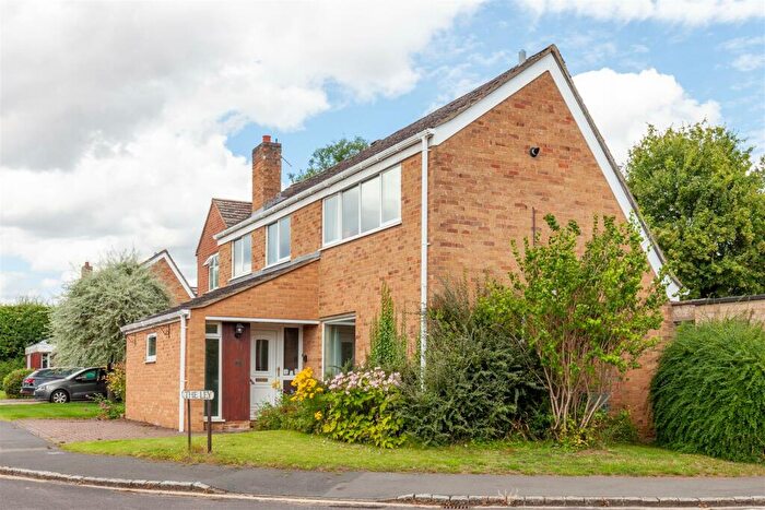 4 Bedroom Detached House For Sale In The Ley, Woodstock, OX20