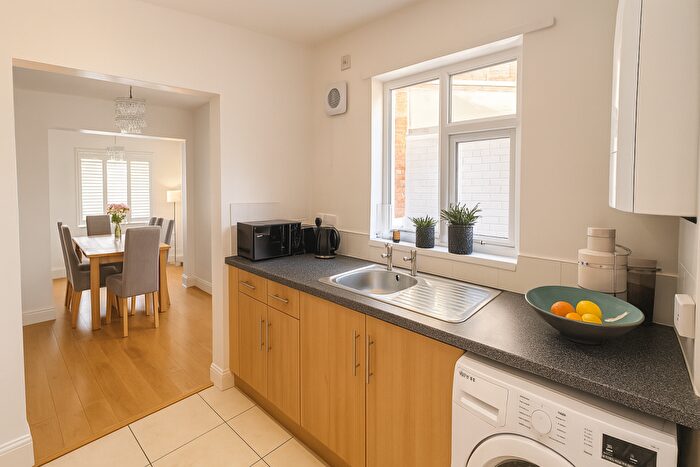 3 Bedroom Terraced House For Sale In Pratt Road, Rushden, NN10