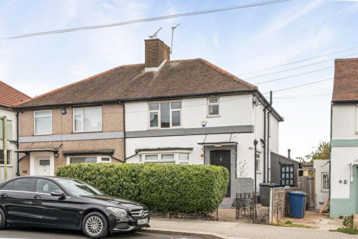 3 Bedroom Semi-Detached House For Sale In Oakleigh Road North, London, N20