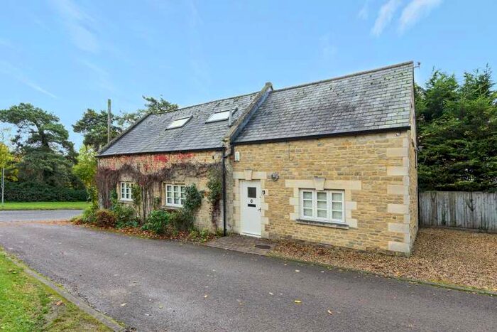 3 Bedroom Cottage To Rent In Lechlade Road, Burford, OX18