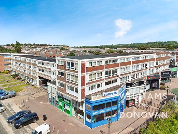 3 Bedroom Flat For Sale In Roseberry Avenue, Benfleet, SS7