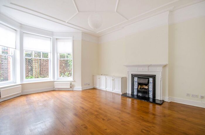 3 Bedroom Flat To Rent In Jacksons Lane, Highgate, London, N6