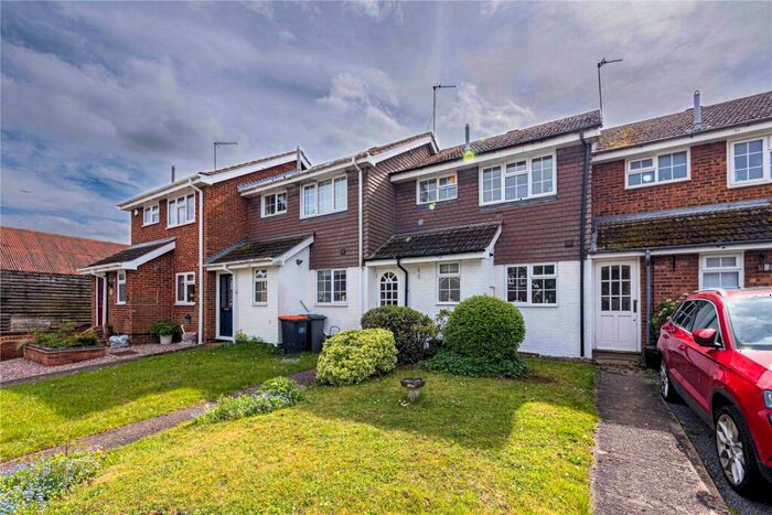 3 Bedroom Terraced House For Sale In Church Green, Totternhoe, Bedfordshire, LU6