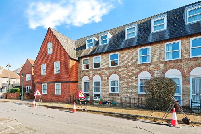 1 Bedroom Apartment For Sale In Knotts Lane, Canterbury, CT1