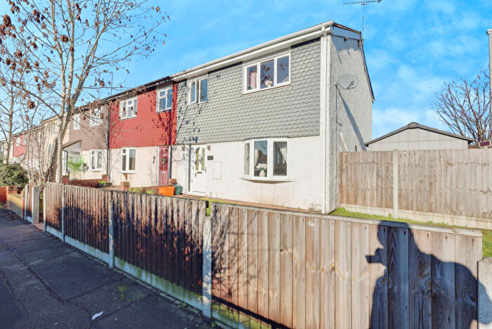 3 Bedroom End Of Terrace House For Sale In Tyefields, Basildon, SS13