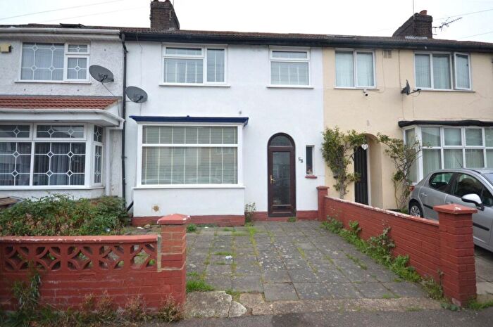 3 Bedroom Terraced House For Sale In Connaught Road, Luton, Bedfordshire, LU4