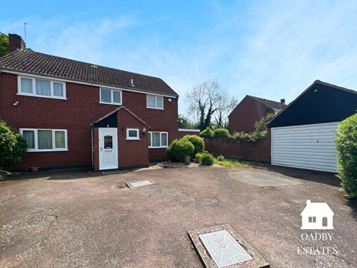 4 Bedroom Detached House For Sale In Cottesmore Avenue, Oadby, LE2