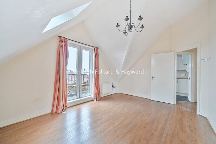 1 Bedroom Flat To Rent In Market Place, London, N2