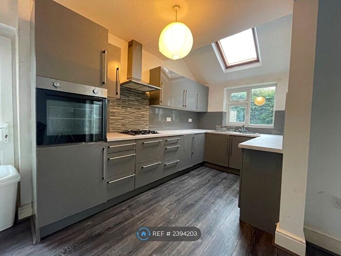 4 Bedroom Semi-Detached House To Rent In Dennistead Crescent, Leeds, LS6