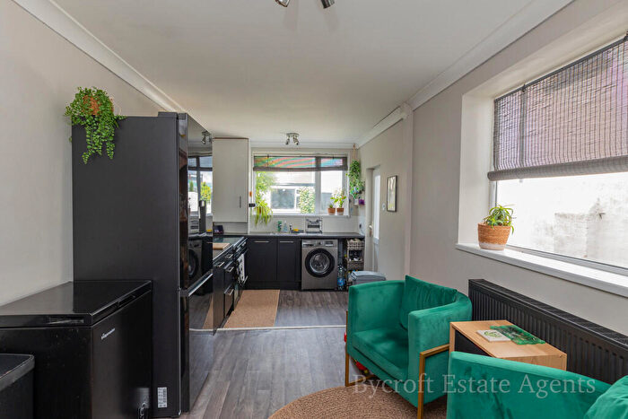 3 Bedroom Terraced House For Sale In Spacious Bay Fronted Terrace In Central Southtown, NR31