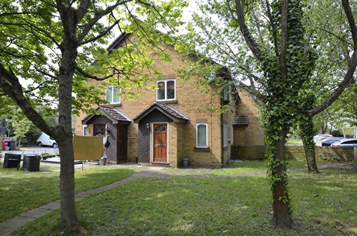 1 Bedroom Semi-Detached House To Rent In Albany Park, Slough, SL3