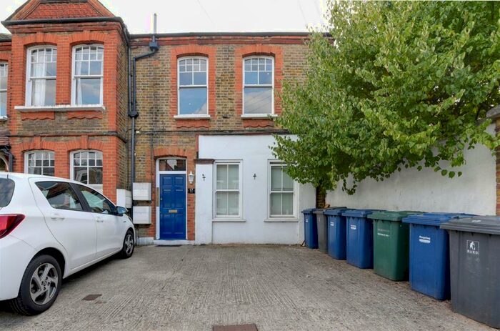 2 Bedroom Flat To Rent In Market Place, East Finchley, N2