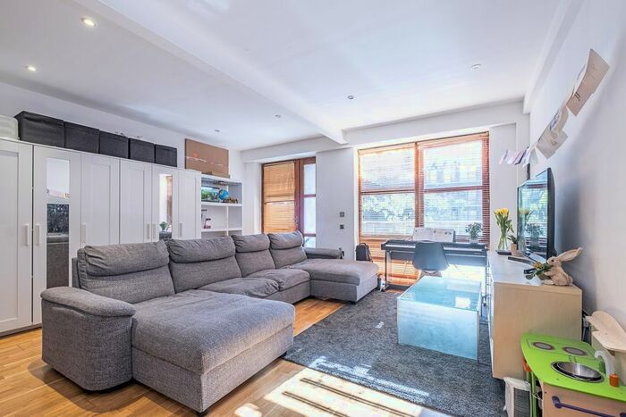 2 Bedroom Flat To Rent In Banister Road, London, W10