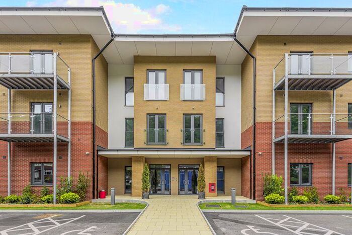 2 Bedroom Flat To Rent In Catteshall Lane, Godalming, GU7