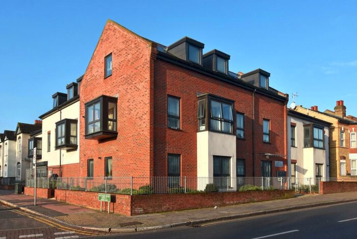 2 Bedroom Flat To Rent In Elmers End Road Beckenham, BR3