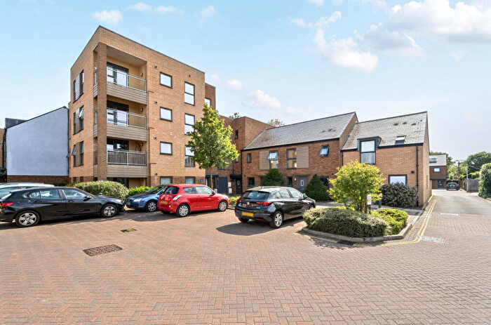 2 Bedroom Apartment For Sale In Laxton Close, Southampton, Hampshire, SO19