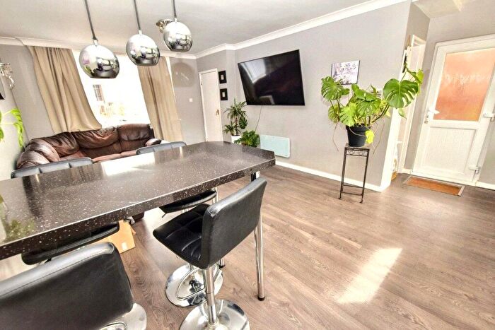 2 Bedroom Maisonette To Rent In London, SE16