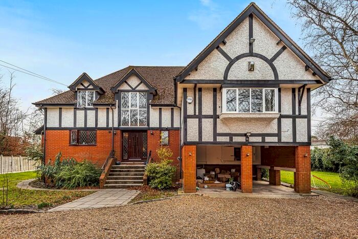 5 Bedroom Detached House To Rent In Fishery Road, Maidenhead SL6