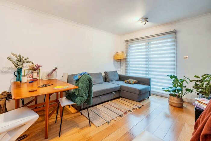 2 Bedroom Flat To Rent In Essex Road, Islington, N1