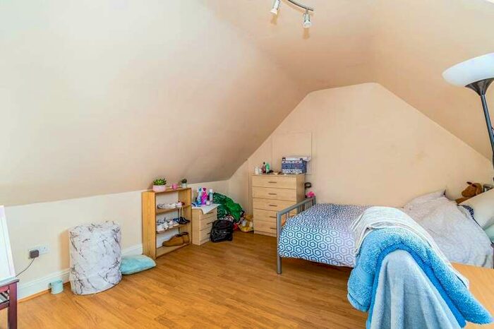 3 Bedroom Flat To Rent In Portswood Road, Southampton, SO17