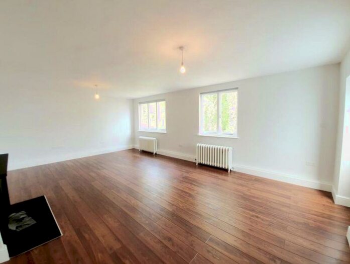 2 Bedroom Apartment To Rent In St. Annes Close, N6