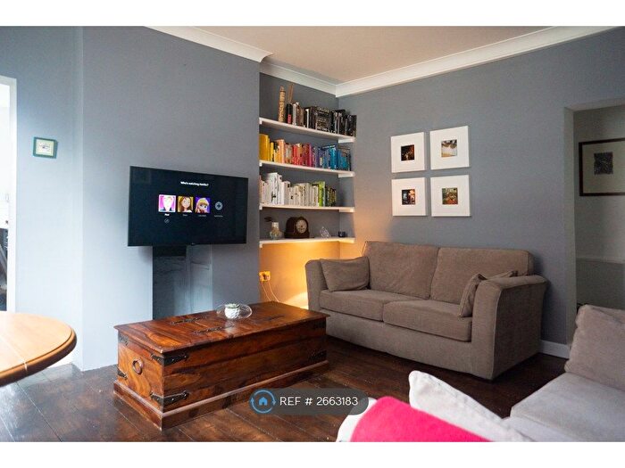 2 Bedroom Flat To Rent In Becket House, London, SE1