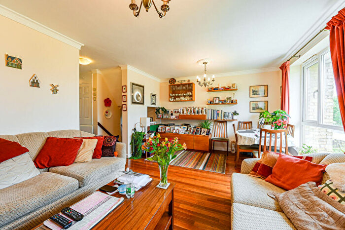 2 Bedroom Flat For Sale In Hayesford Park Drive, Bromley, BR2