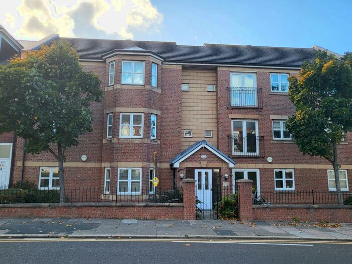 2 Bedroom Flat To Rent In Westoe Road, South Shields, Tyne And Wear, NE33
