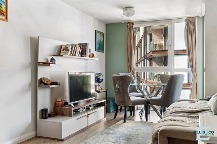 1 Bedroom Apartment For Sale In Mill Mead Road, London, N17