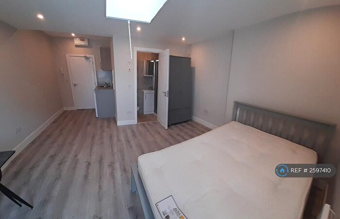 Studio To Rent In Broad Walk, London, SE3