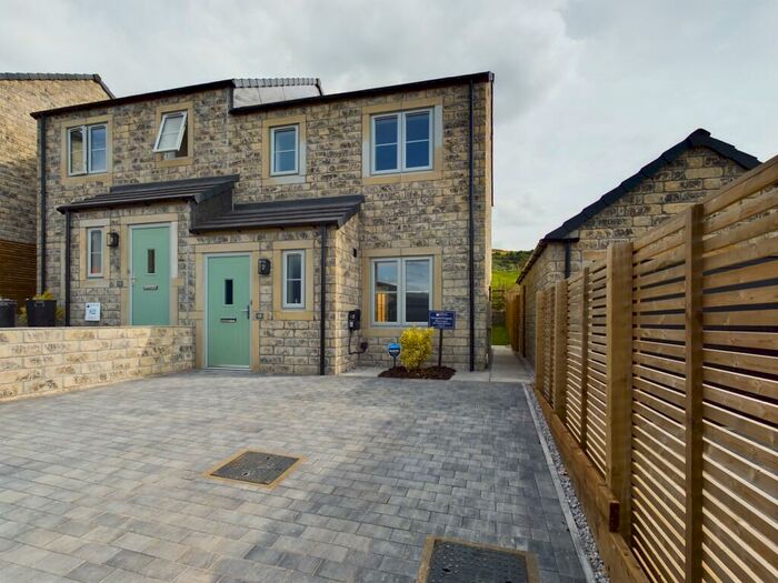 3 Bedroom Semi-Detached House To Rent In Alders Road, Skipton, BD23