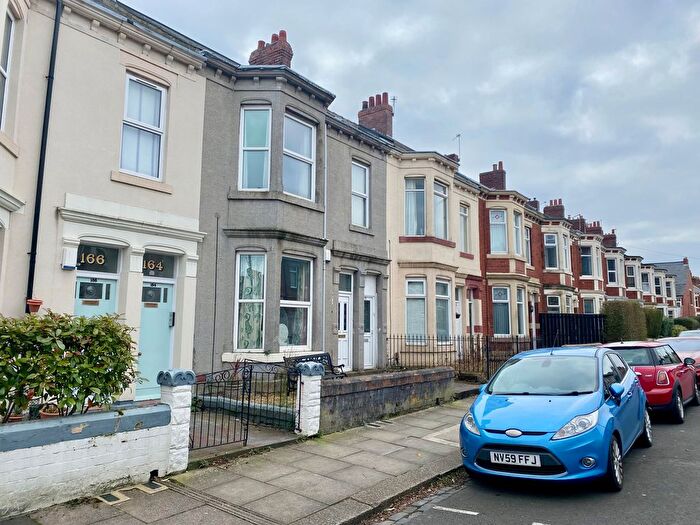 3 Bedroom Flat To Rent In Biddlestone Road, Newcastle Upon Tyne, NE6