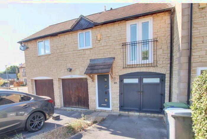 3 Bedroom Flat To Rent In Dovecote Close, Trowbridge, BA14