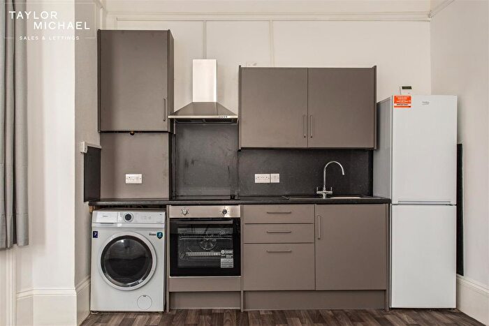 1 Bedroom Flat To Rent In St Aubyns, Hove, BN3