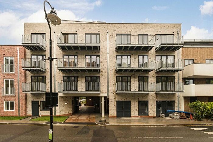 3 Bedroom Flat For Sale In Warwick Road, Ealing, W5
