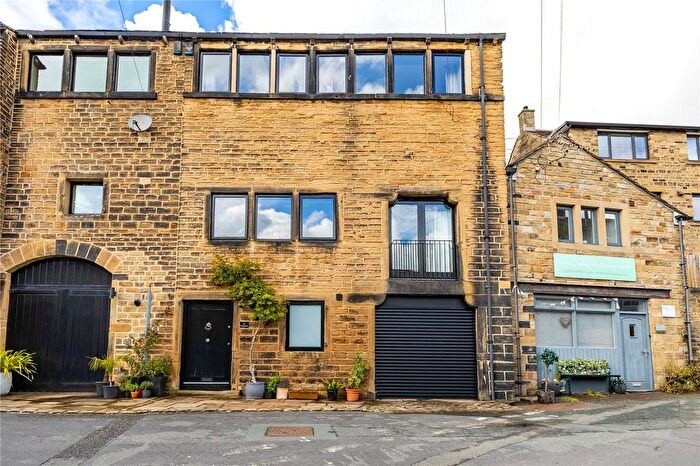 4 Bedroom Detached House For Sale In Old Road, Holmbridge, Holmfirth, HD9