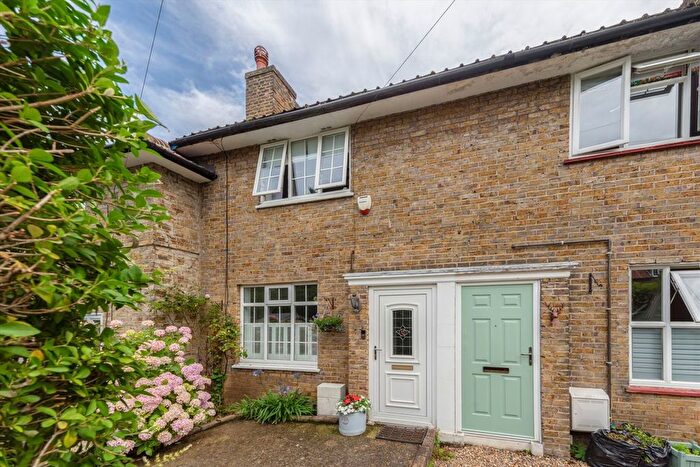 2 Bedroom Property To Rent In Huntingfield Road, Putney, SW15