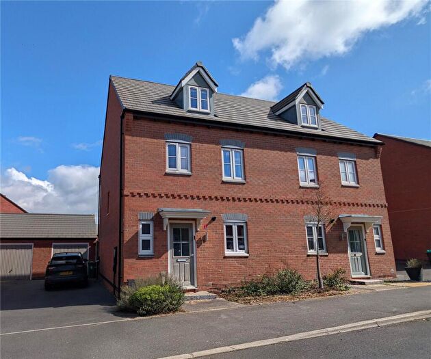 4 Bedroom Semi Detached House For Sale In Fallow Way, Mansfield, Nottinghamshire, NG18