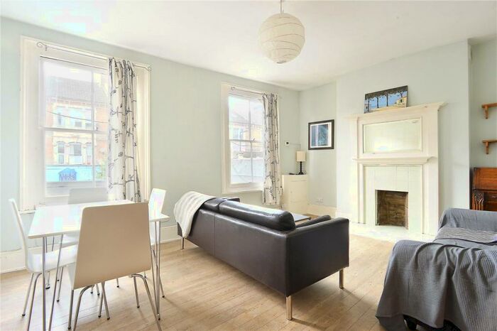 2 Bedroom Maisonette To Rent In Lordship Lane, East Dulwich, London, SE22