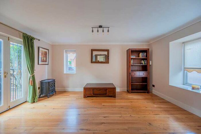 3 Bedroom Detached House To Rent In Juniper Lane, Beckton, E6