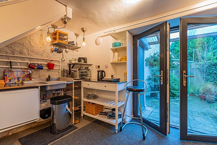 1 Bedroom Flat For Sale In Salop Place, Penarth, CF64