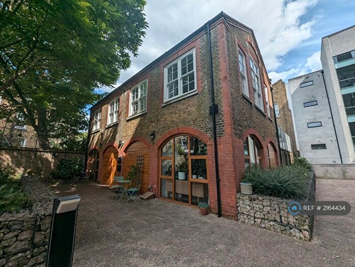 2 Bedroom Semi-Detached House To Rent In Ecclesbourne Road, London, N1