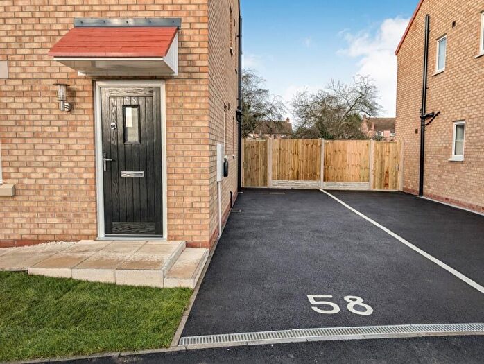 3 Bedroom Semi-Detached House For Sale In Well Hill Drive, Harworth, Doncaster, DN11
