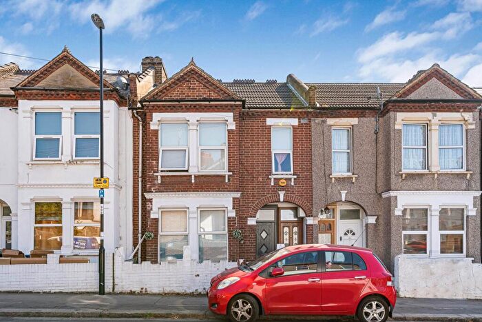 3 Bedroom Maisonette For Sale In Hythe Road, Thornton Heath, CR7