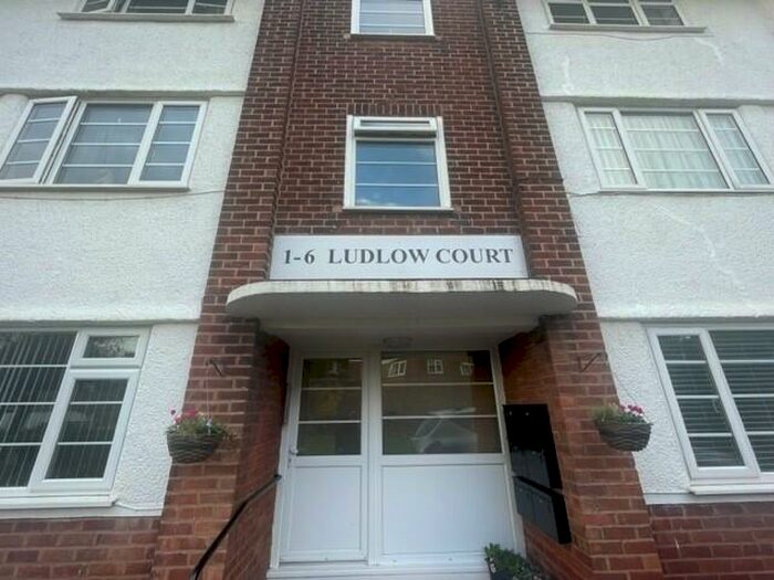 2 Bedroom Flat To Rent In Sandy Lane, West Kirby, Wirral, CH48