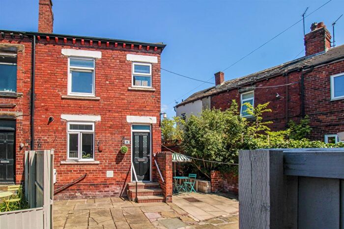 2 Bedroom End Terrace House For Sale In Park Street, Ossett, WF5