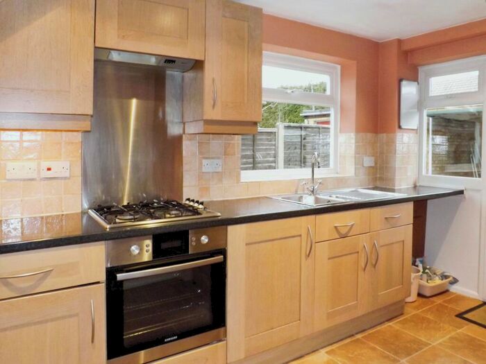 3 Bedroom House To Rent In Heather Close, Horsham, RH12