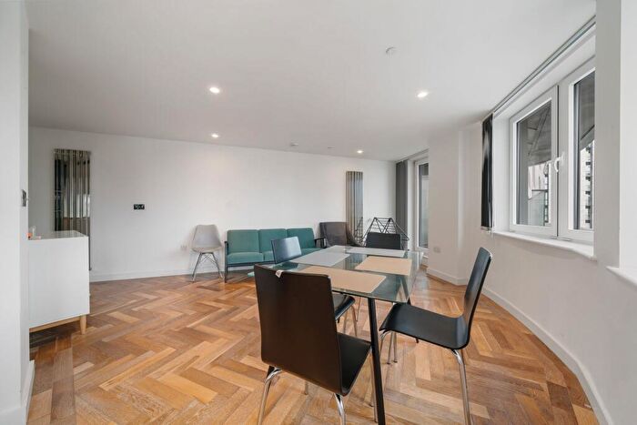 2 Bedroom Apartment To Rent In Eagle Point, City Road, London, EC1V